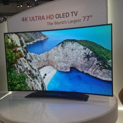 Gewölbter UHD-Fernseher mit OLED-Technik
